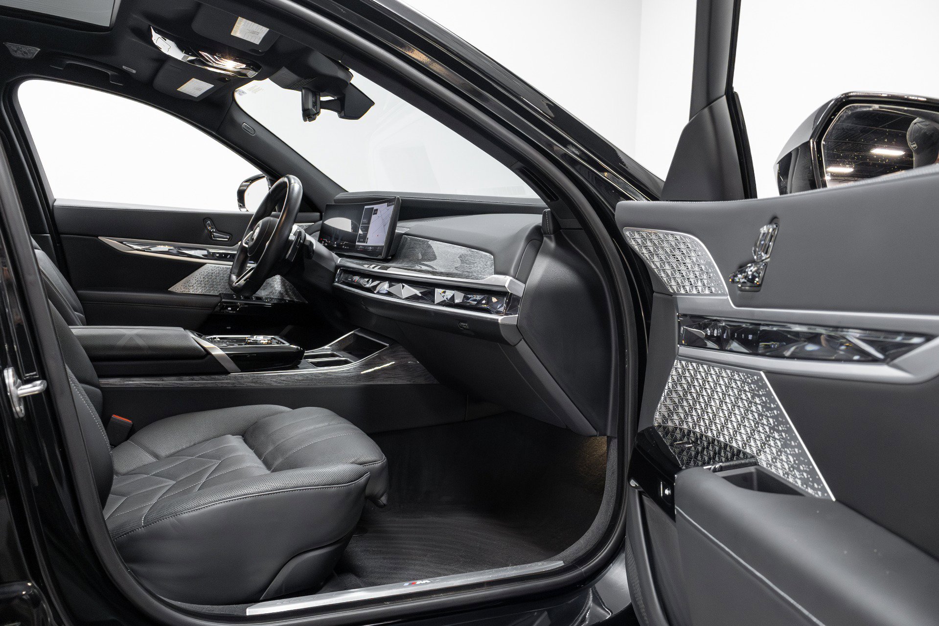 Used 2023 BMW 760i xDrive w/ Executive Package image 63