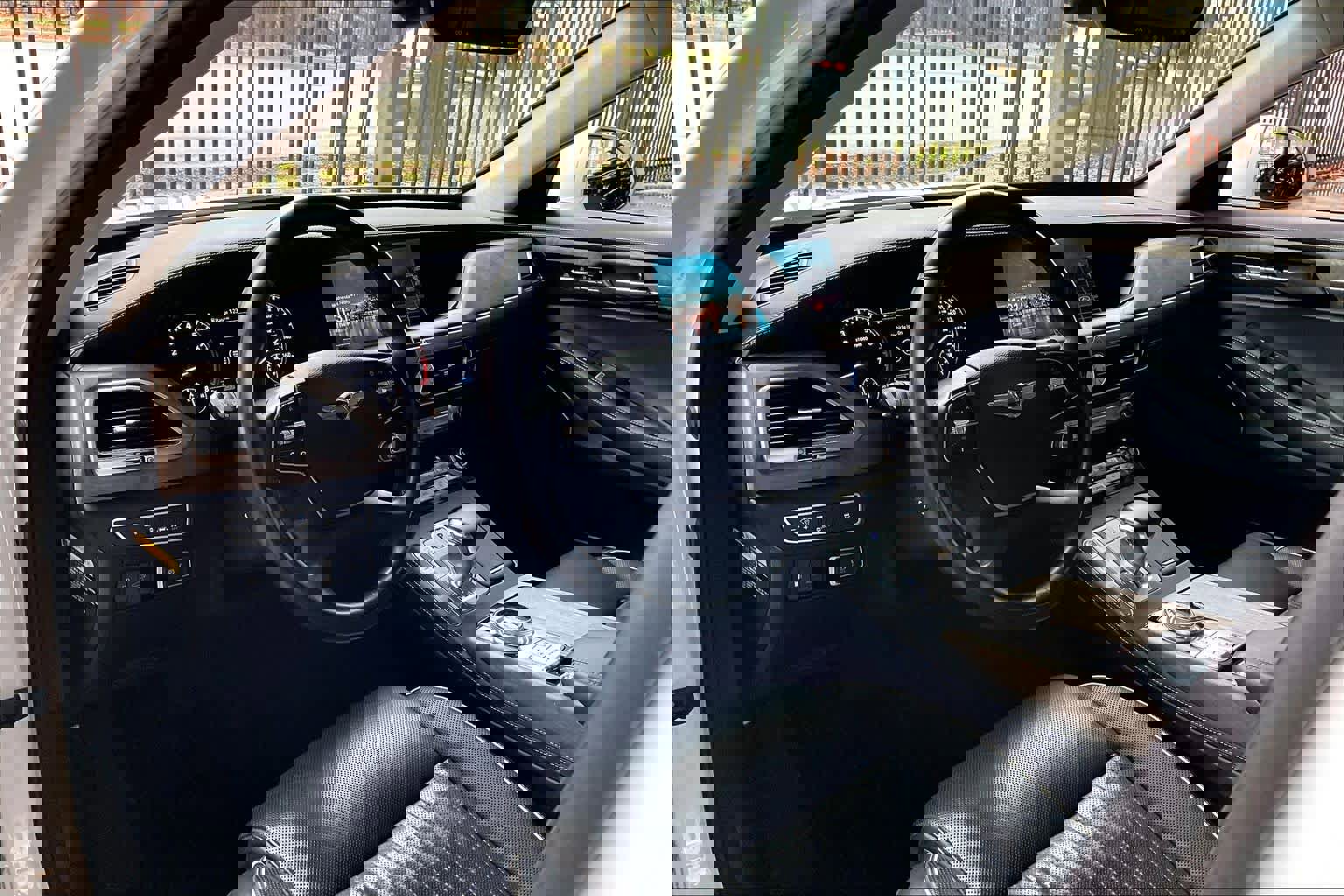 Used 2021 Genesis G90 3.3T Premium image 17