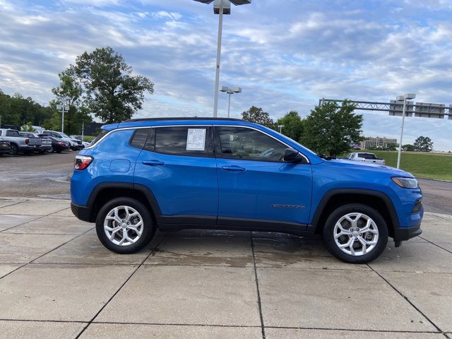 Used 2024 Jeep Compass Latitude AWD/4WD image 13