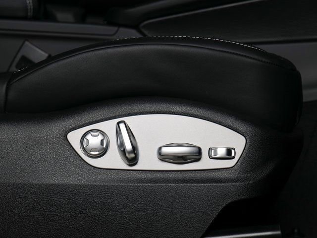 New 2025 Porsche Macan Turbo image 27