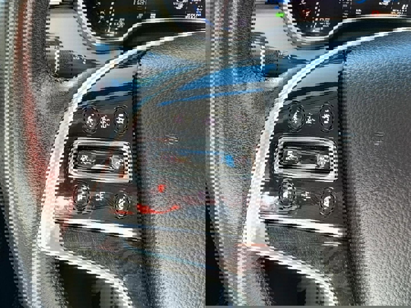 Used 2014 Cadillac SRX Luxury w/ Driver Awareness Package image 23