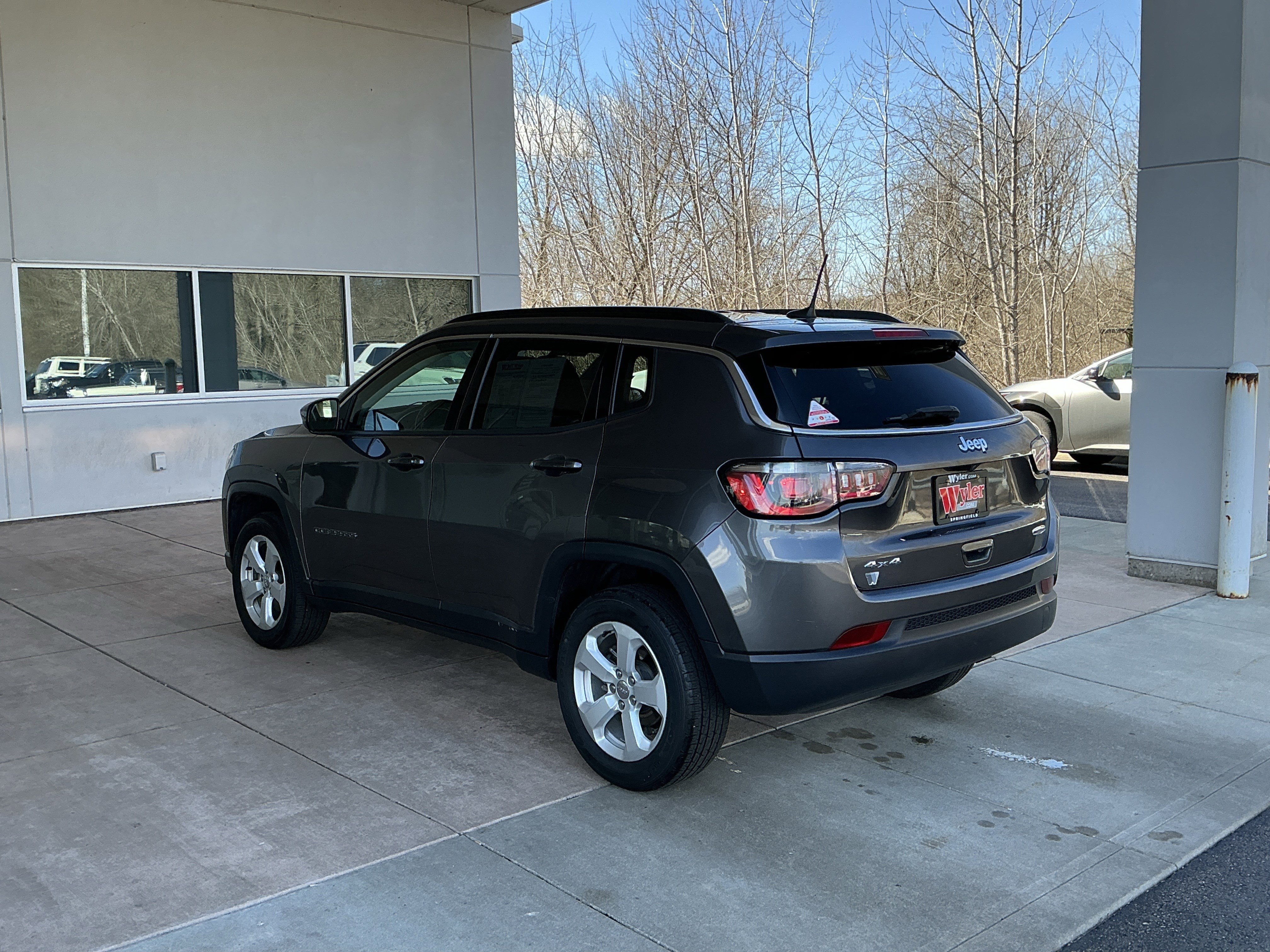 Used 2020 Jeep Compass Latitude w/ Cold Weather Group AWD/4WD image 19