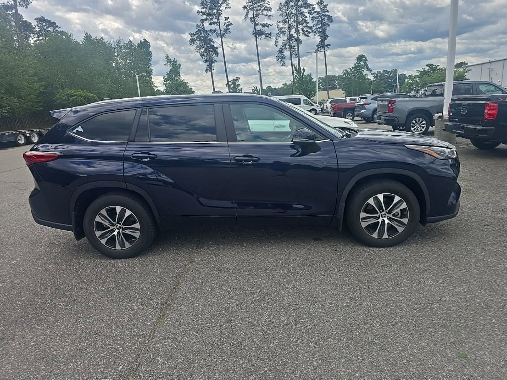 Used 2023 Toyota Highlander XLE image 4