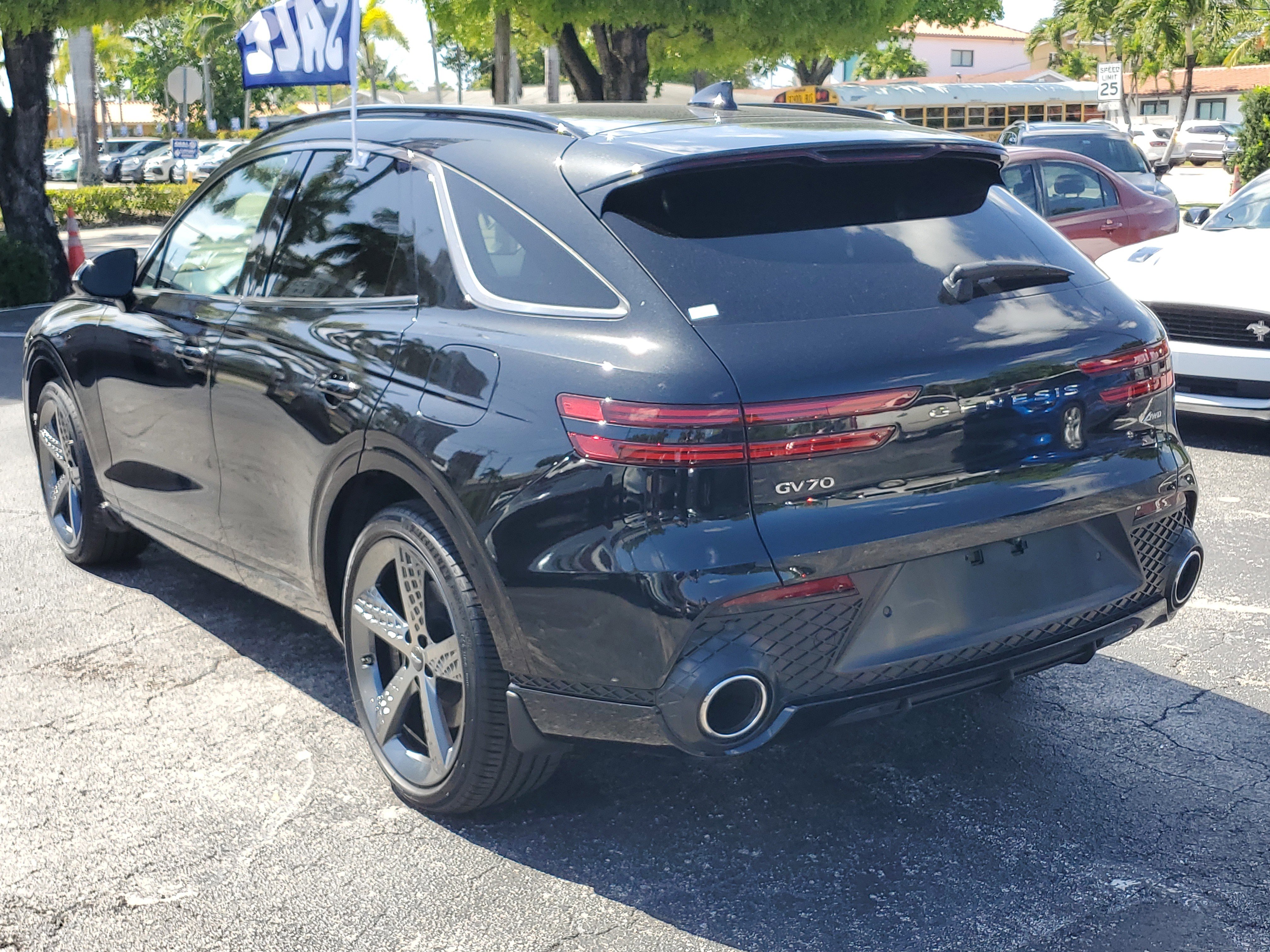 Used 2023 Genesis GV70 2.5T w/ Sport Prestige Package image 3