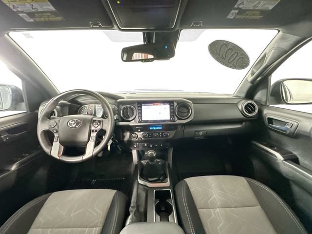 Used 2022 Toyota Tacoma TRD Sport w/ Technology Package AWD/4WD image 3