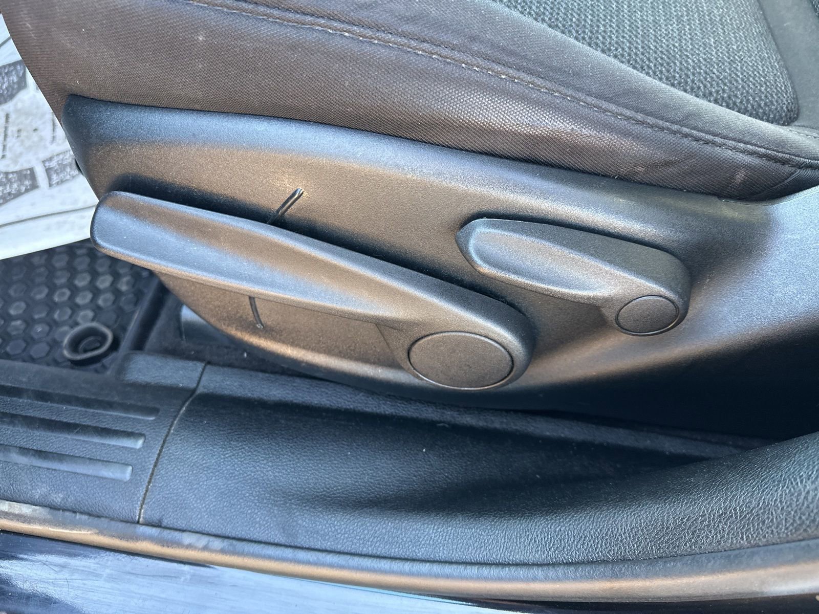 Used 2019 Jeep Cherokee Latitude w/ Cold Weather Group image 14