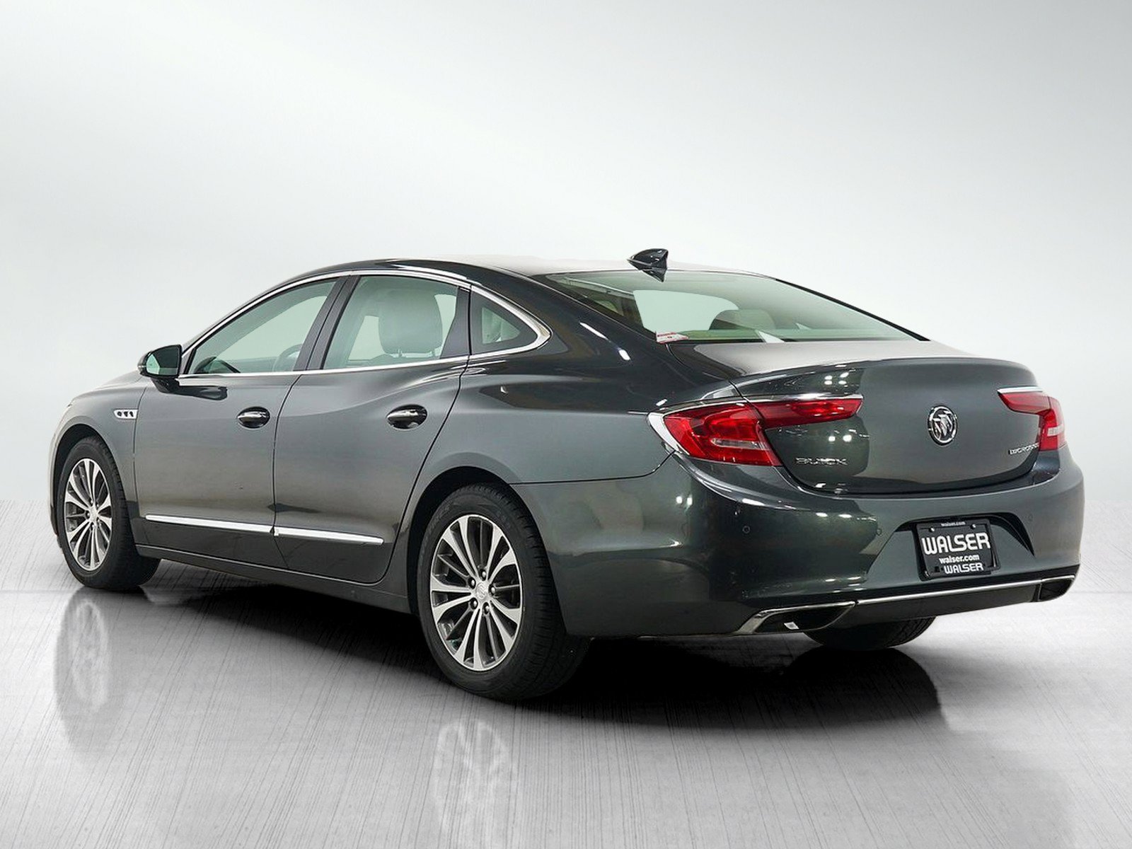 Used 2017 Buick LaCrosse Essence w/ Sun and Shade Package FWD image 3