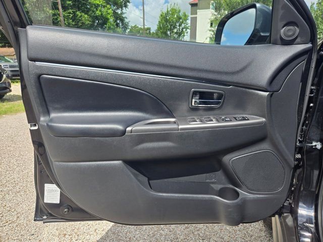 Used 2025 Mitsubishi Outlander Sport SE AWD/4WD image 13