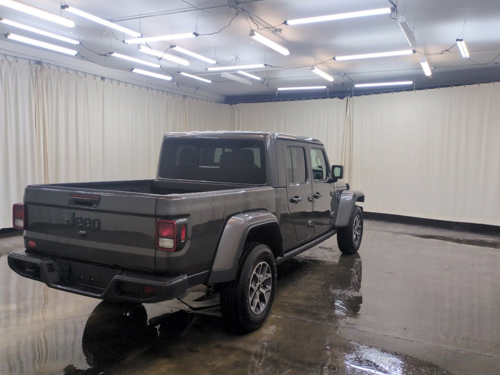 Used 2025 Jeep Gladiator Sport image 6