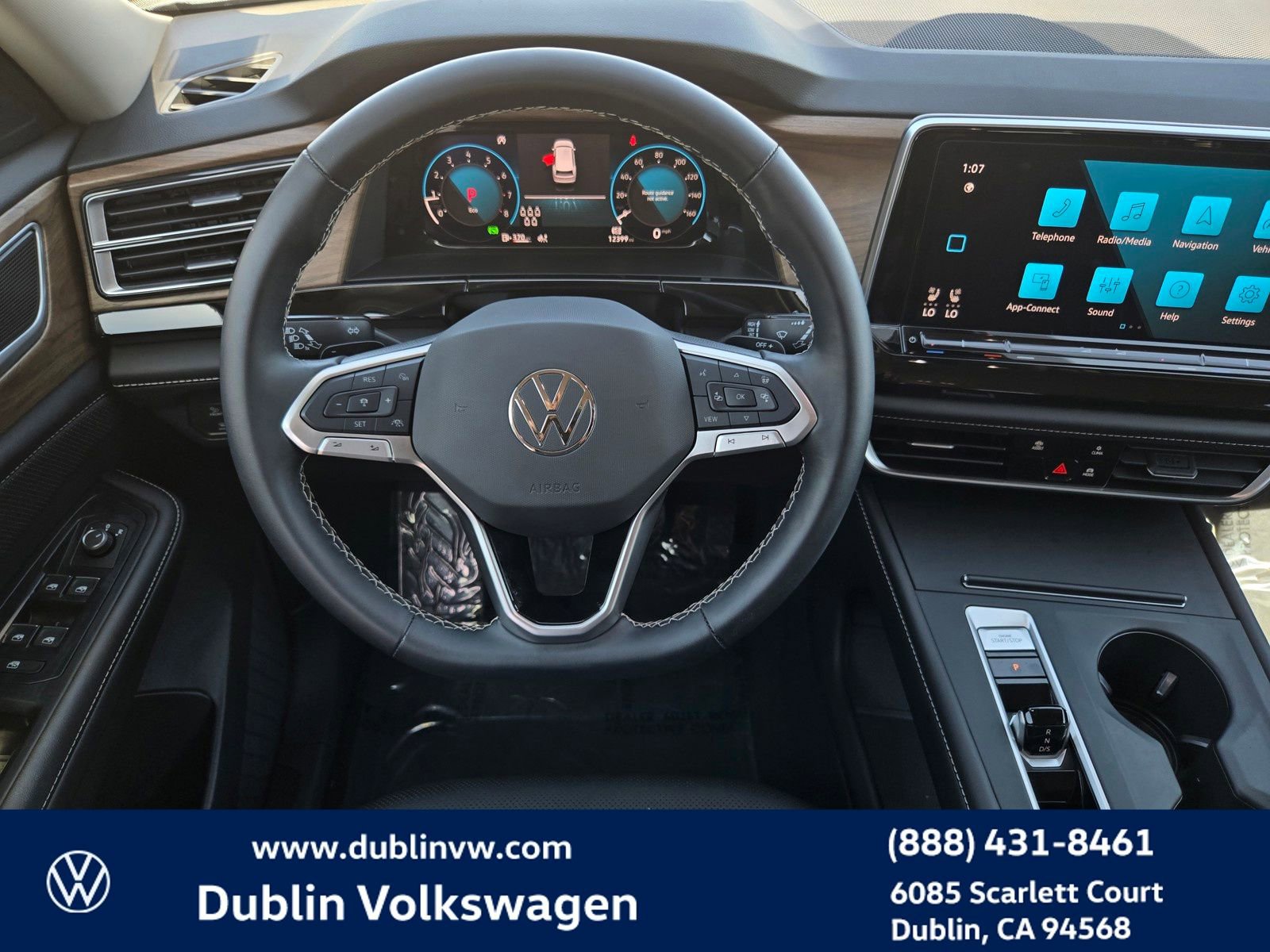 Used 2025 Volkswagen Atlas SE AWD/4WD image 14