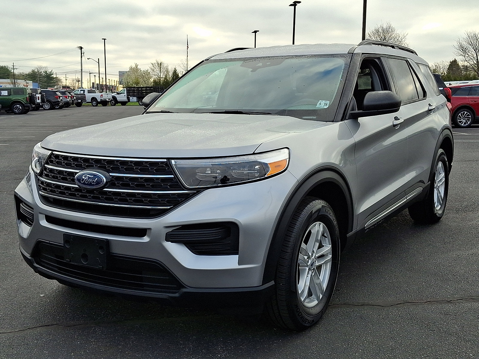 Certified 2023 Ford Explorer XLT image 3