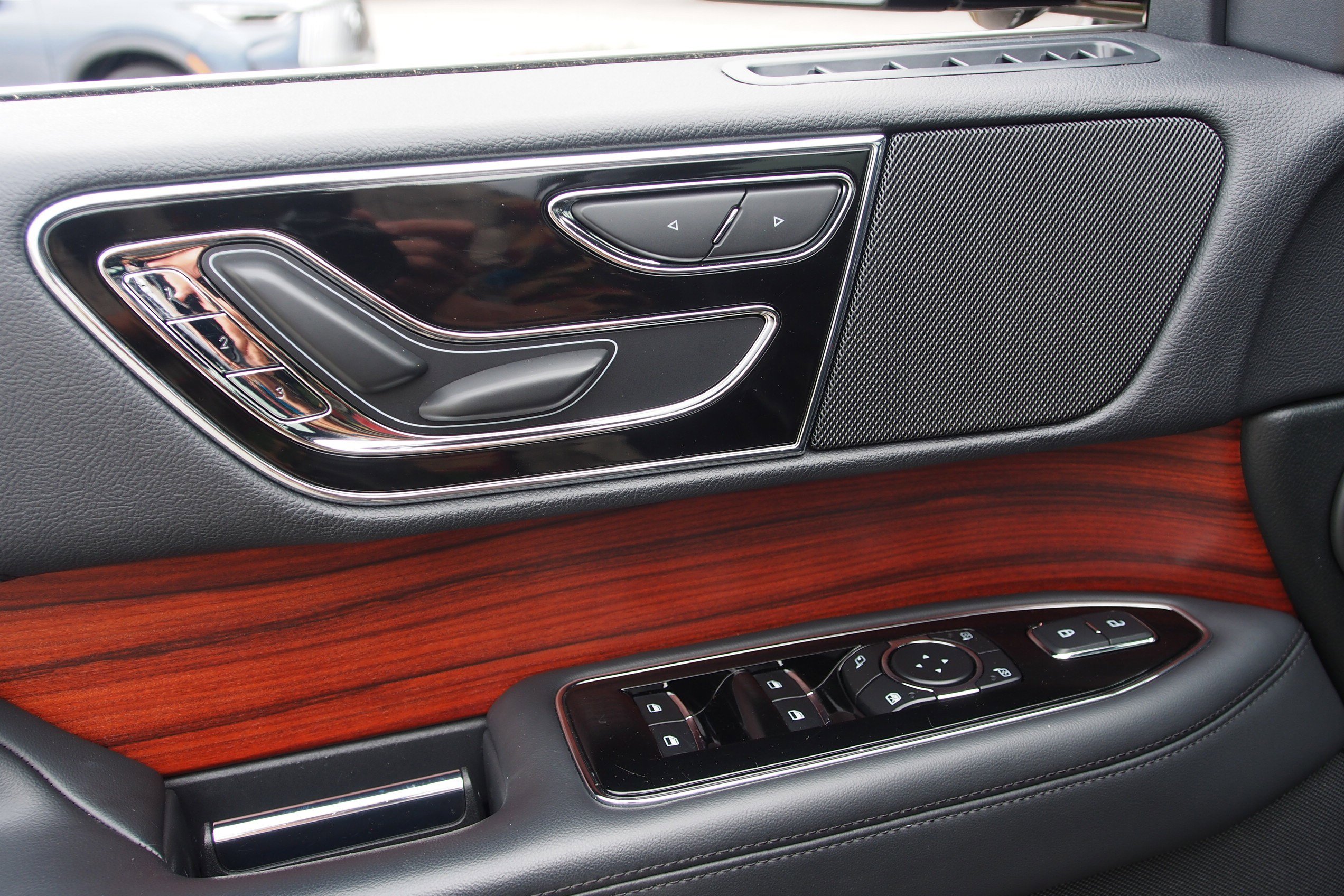 Used 2024 Lincoln Navigator Premiere image 25