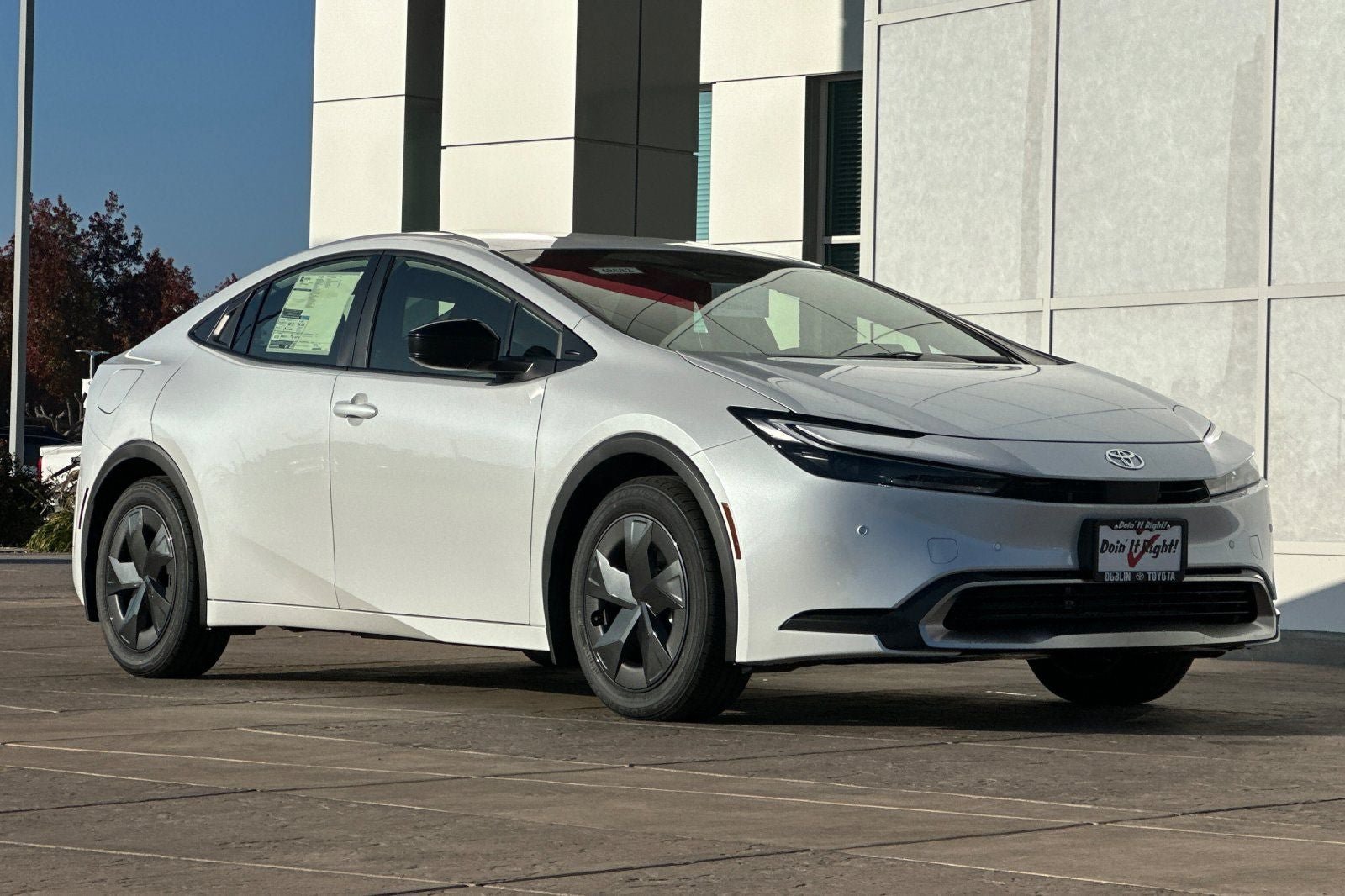 New 2026 Toyota Prius Plug-In Hybrid FWD video 2