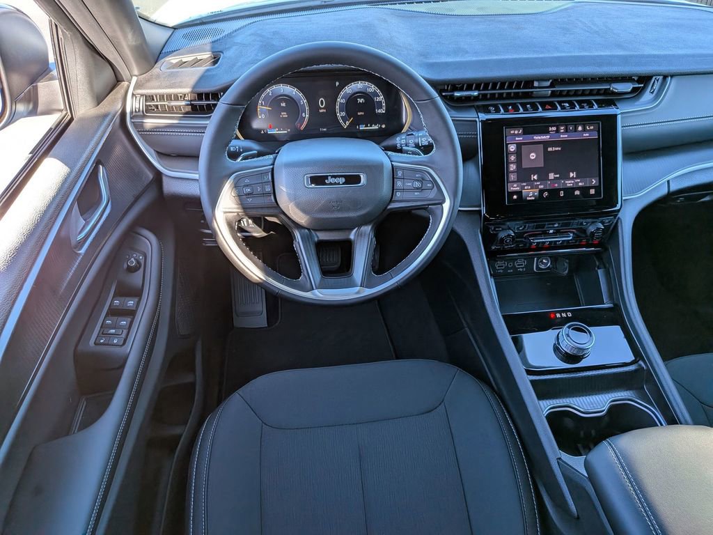 New 2025 Jeep Grand Cherokee L Laredo w/ Luxury Tech Group I image 30