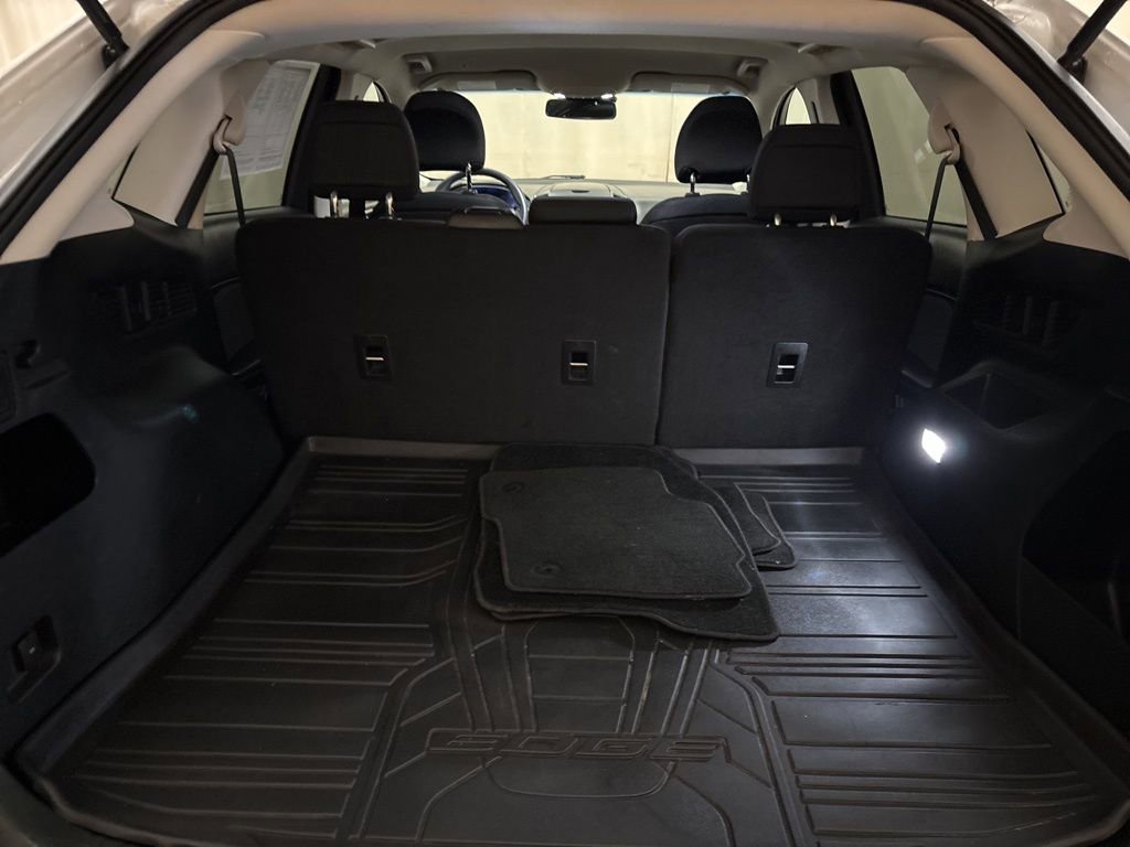 Used 2019 Ford Edge SE image 9