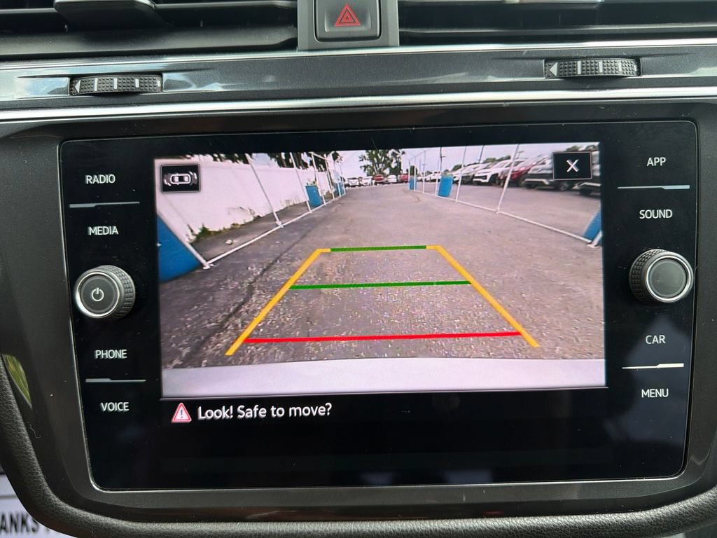 Used 2023 Volkswagen Tiguan SE w/ Panoramic Sunroof Package FWD image 39