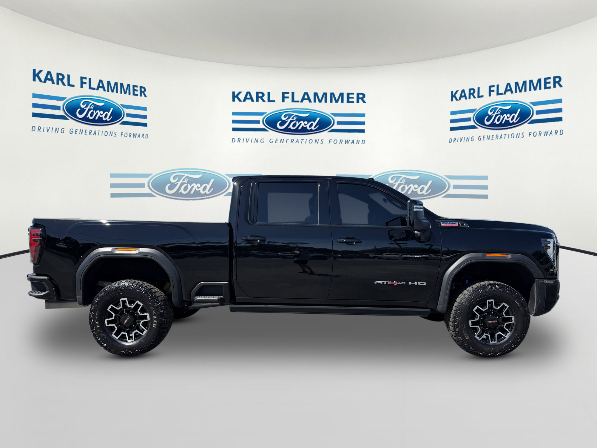 Used 2024 GMC Sierra 2500 AT4X AWD/4WD image 2