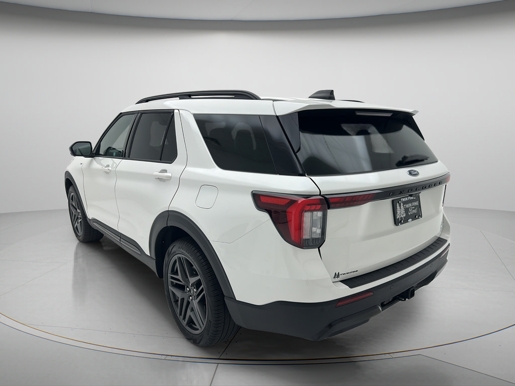 Used 2025 Ford Explorer ST-Line w/ ST-Line Street Pack AWD/4WD image 5