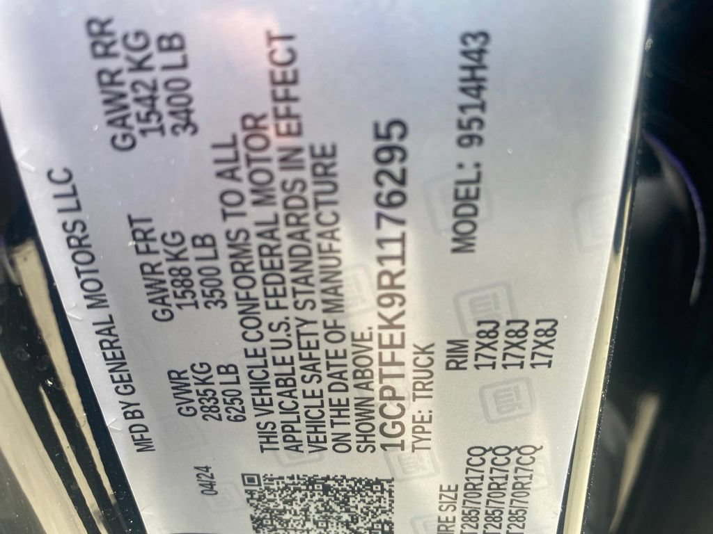 Used 2024 Chevrolet Colorado ZR2 w/ Safety Package AWD/4WD image 13