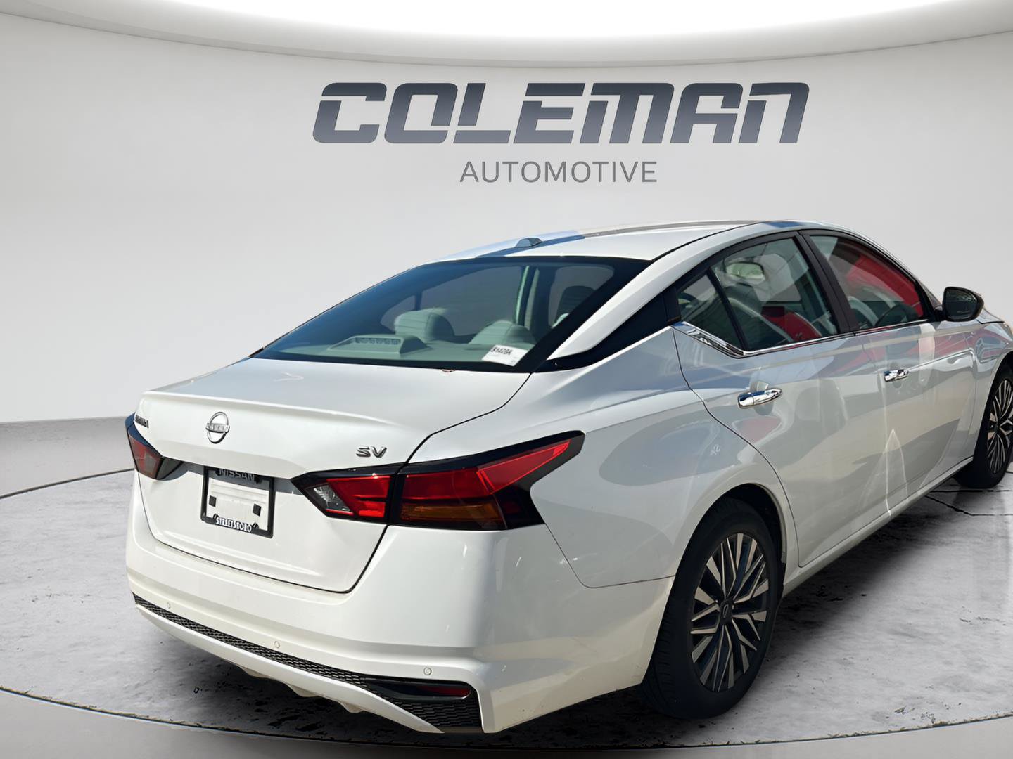 Used 2024 Nissan Altima 2.5 SV FWD image 3