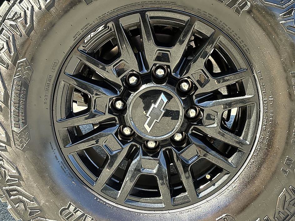 Used 2025 Chevrolet Silverado 2500 ZR2 w/ Technology Package image 7
