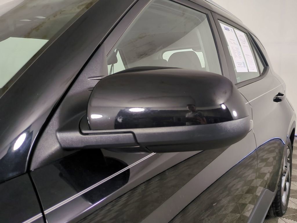 Used 2023 Hyundai Venue SEL image 12