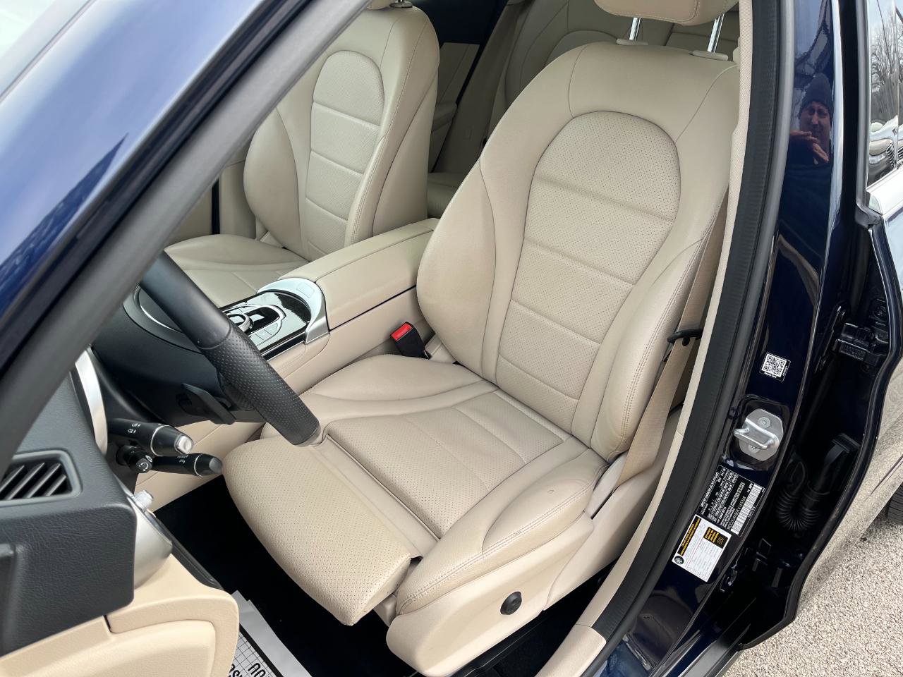 Used 2019 Mercedes-Benz GLC 300 4MATIC w/ Premium Package image 12