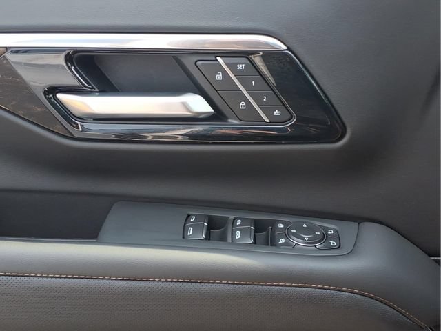 Used 2026 Chevrolet Suburban High Country AWD/4WD image 15
