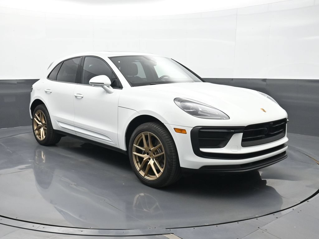 Certified 2025 Porsche Macan AWD/4WD image 25