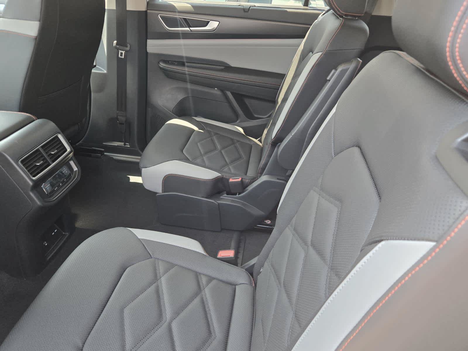 New 2026 Volkswagen Atlas Peak Edition AWD/4WD image 13