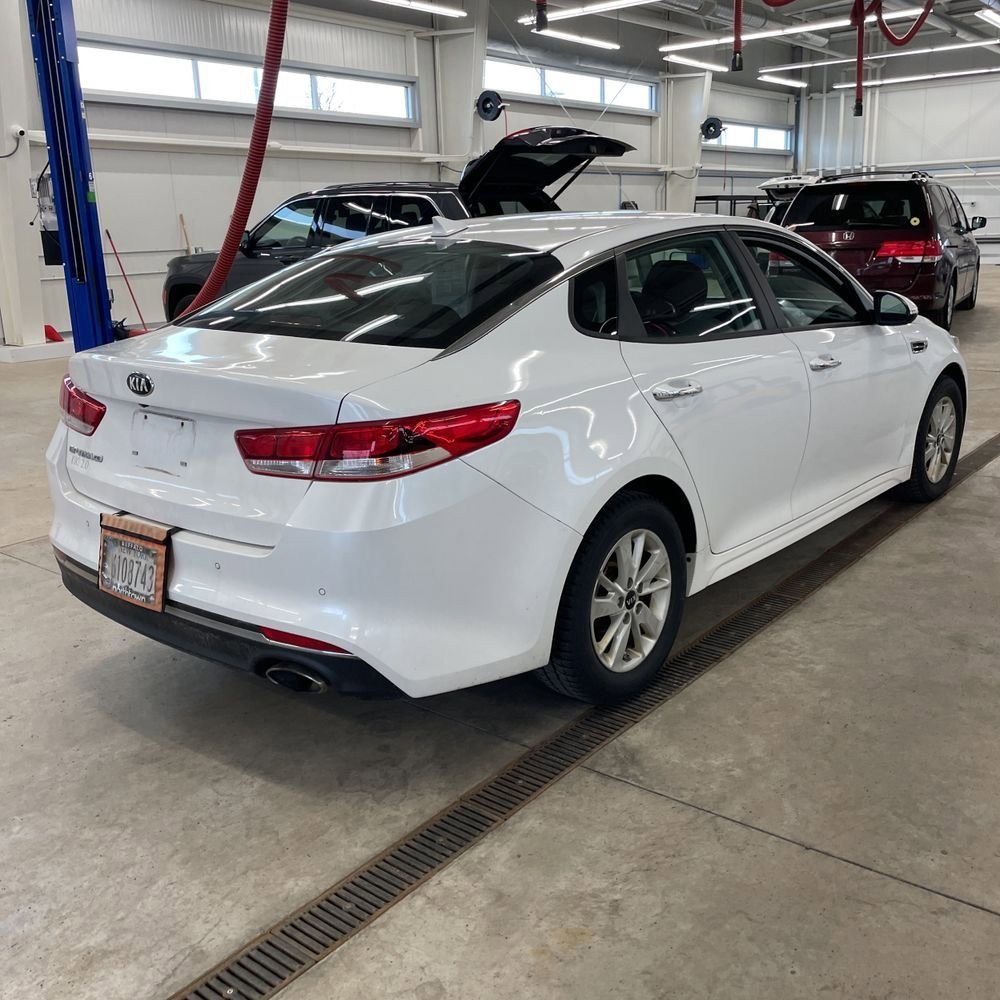 Used 2018 Kia Optima LX image 3