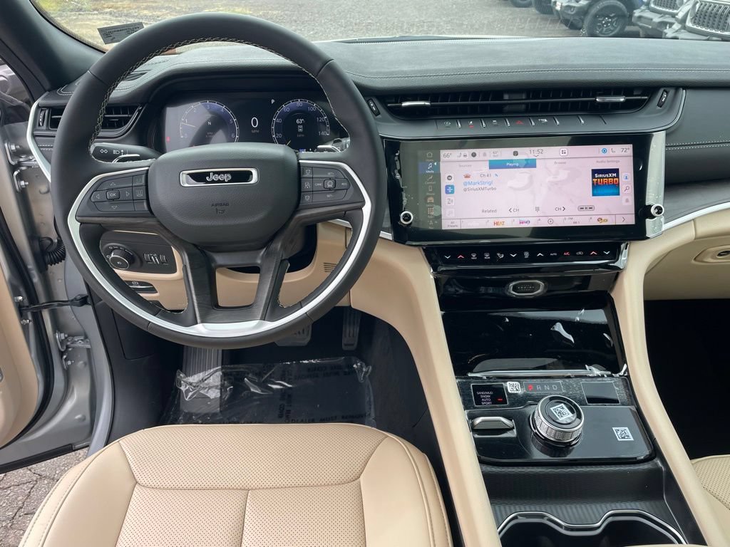 New 2026 Jeep Grand Cherokee L Limited w/ Luxury Tech Group II AWD/4WD image 4