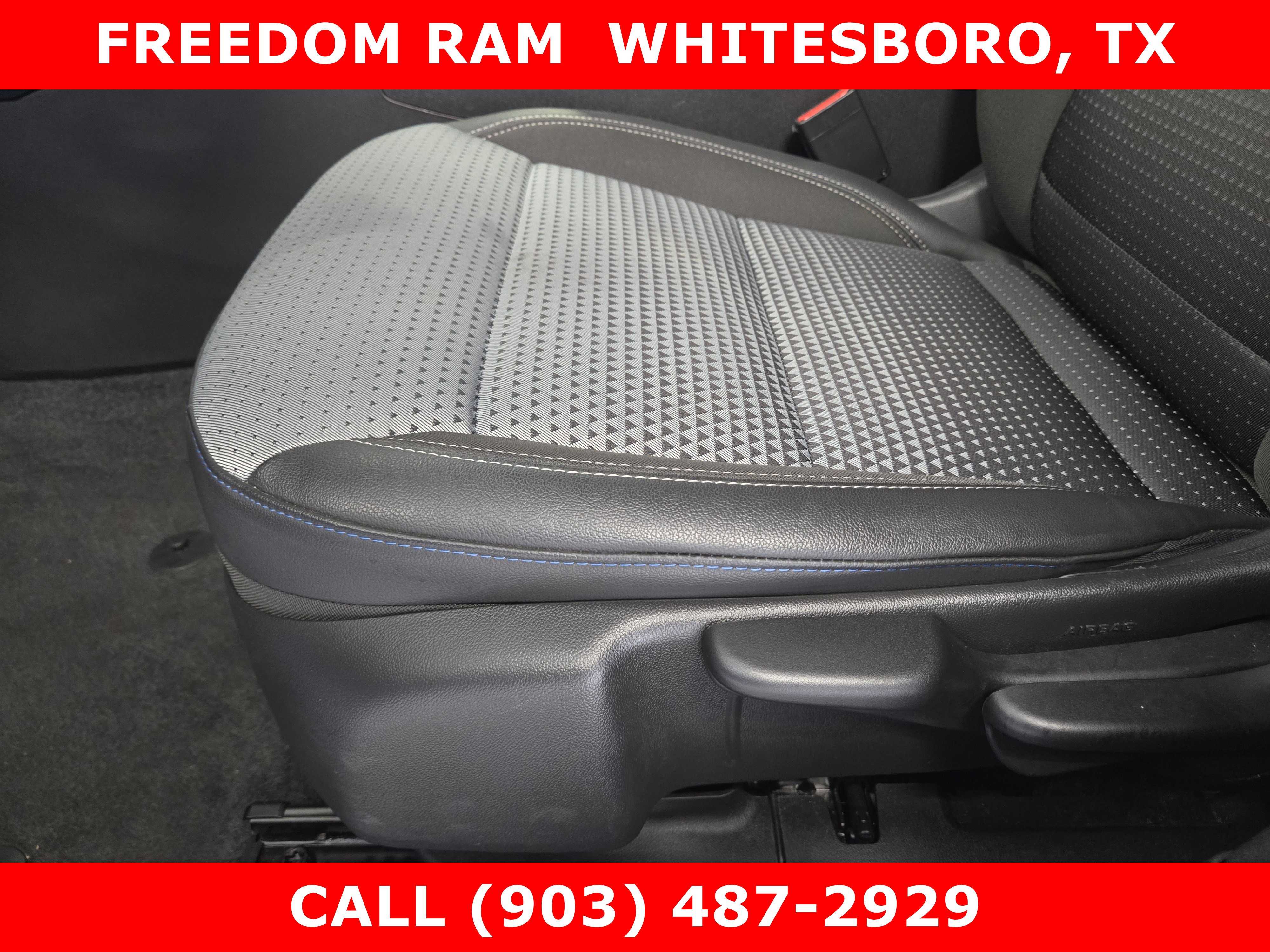 Used 2025 Chevrolet Trax LT w/ LT Convenience Package image 17