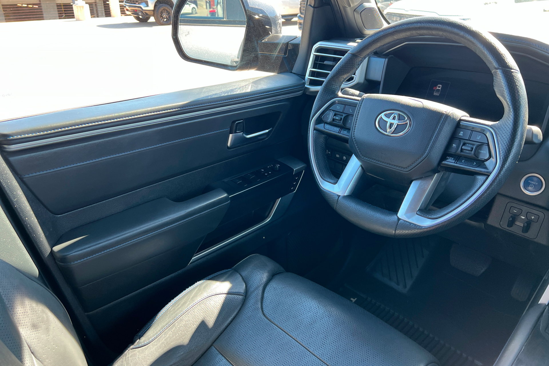 Used 2023 Toyota Tundra Platinum AWD/4WD image 12