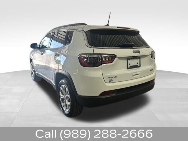Used 2024 Jeep Compass Latitude AWD/4WD image 4
