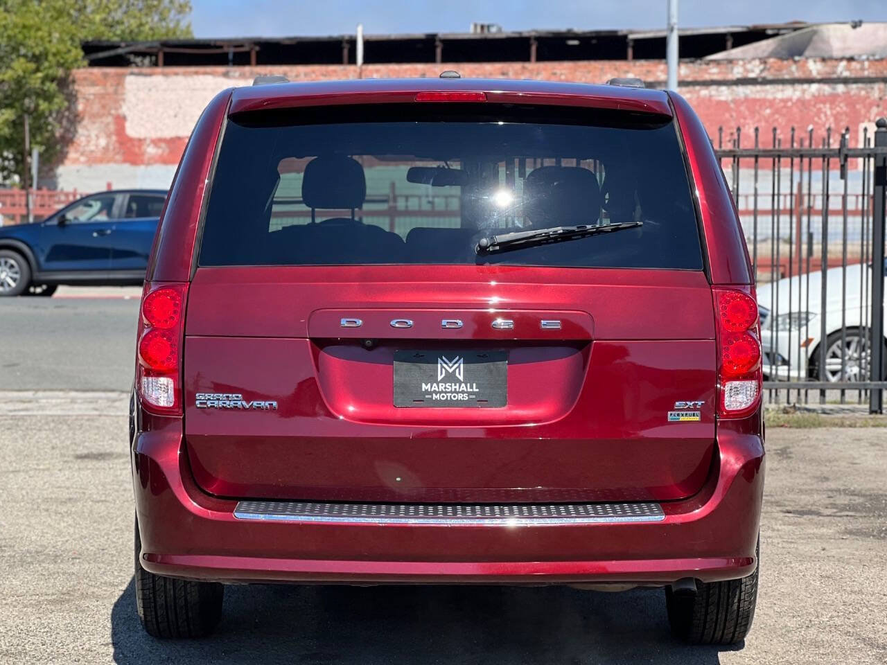 Used 2017 Dodge Grand Caravan SXT FWD image 5