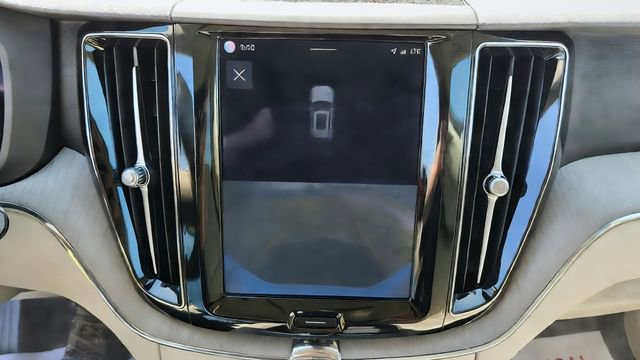 Used 2023 Volvo XC60 B5 Plus FWD image 17