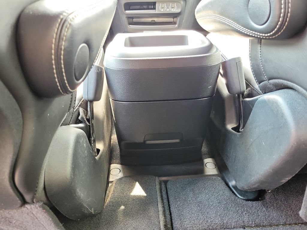 Used 2025 Chrysler Pacifica Select FWD image 11