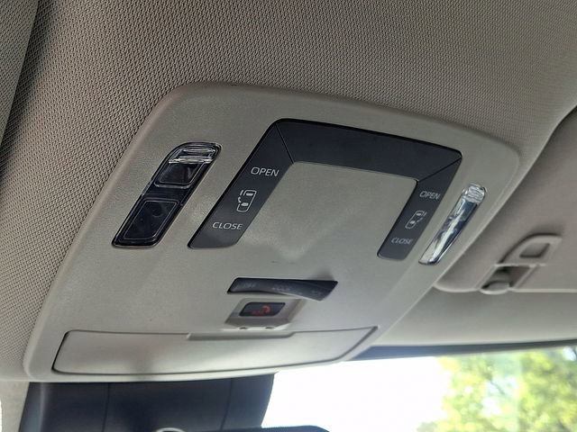 Used 2025 Toyota Sienna LE image 27