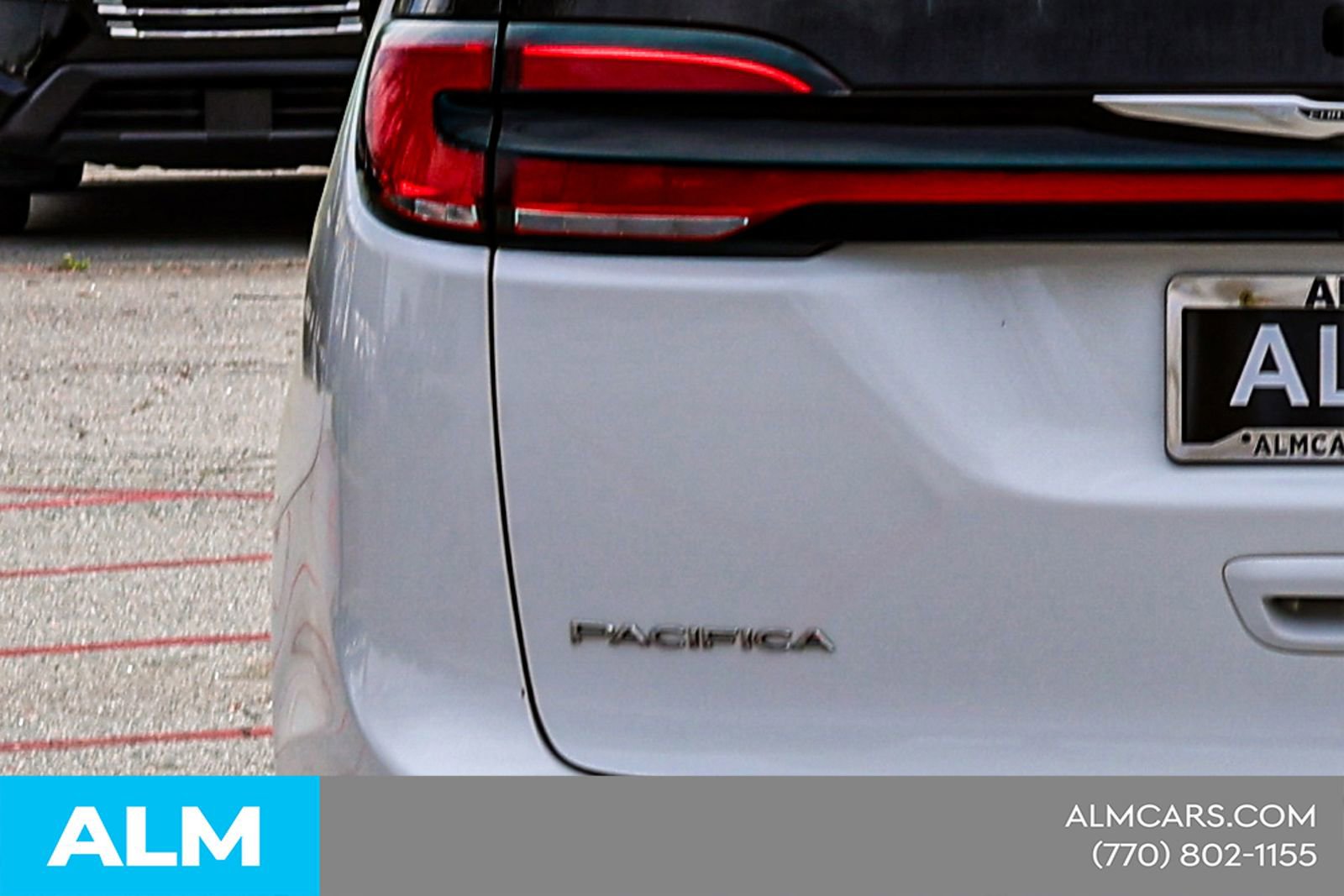 Used 2024 Chrysler Pacifica Touring-L image 14