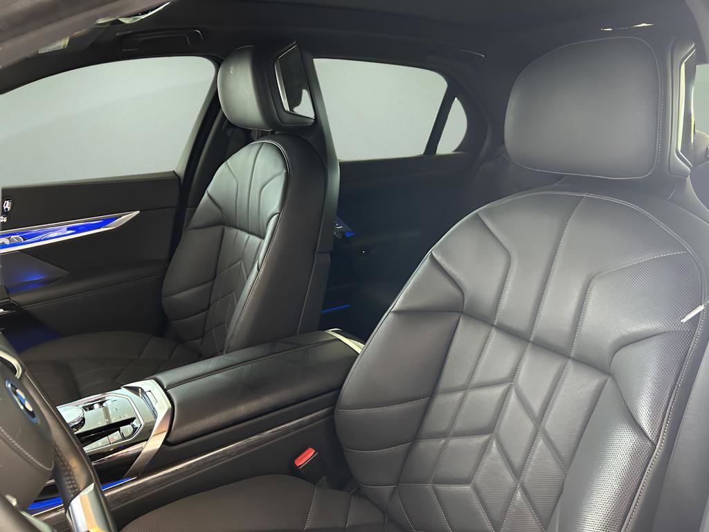 Used 2023 BMW i7 xDrive60 image 19