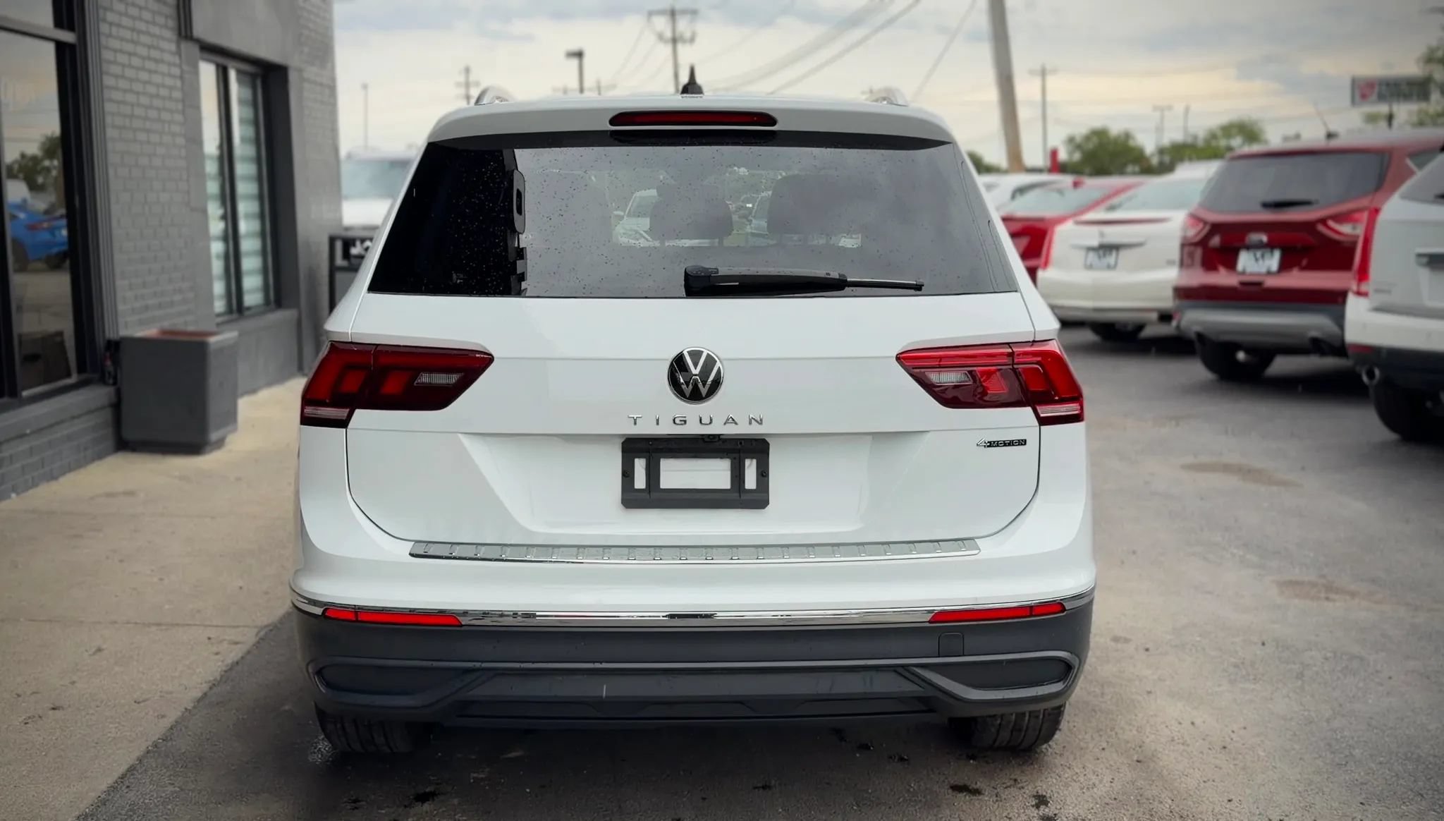 Used 2024 Volkswagen Tiguan SE AWD/4WD image 3