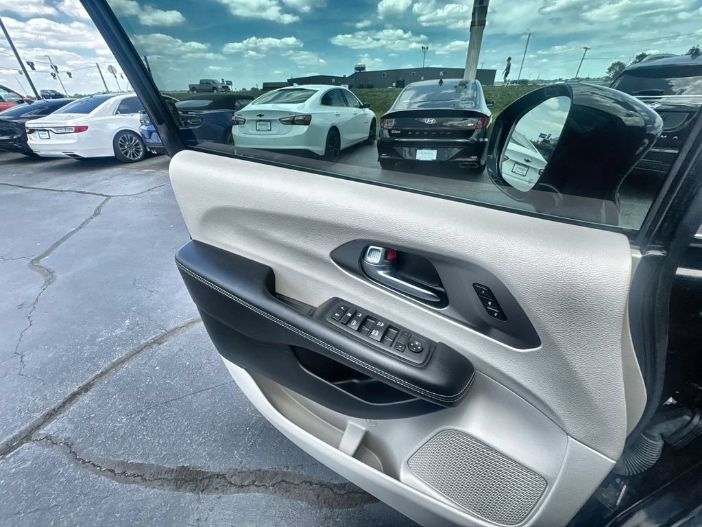 Used 2022 Chrysler Pacifica Touring-L FWD image 13