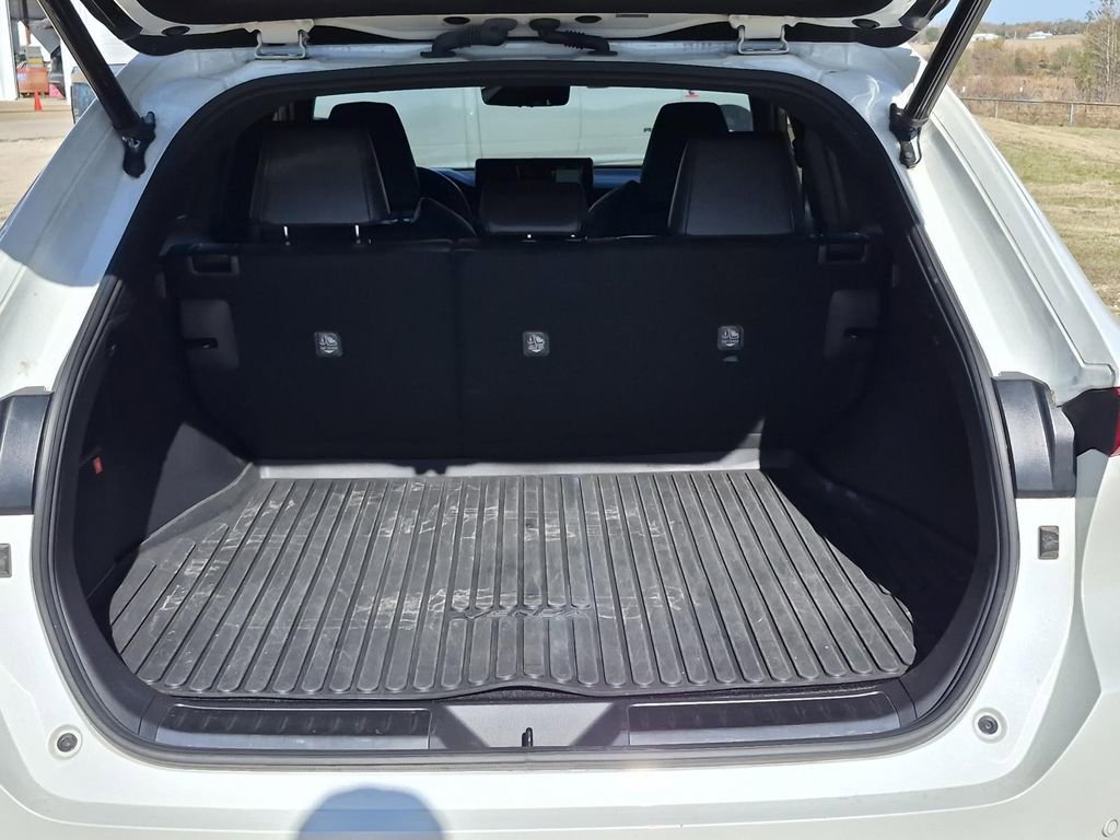 Used 2021 Toyota Venza Limited image 10