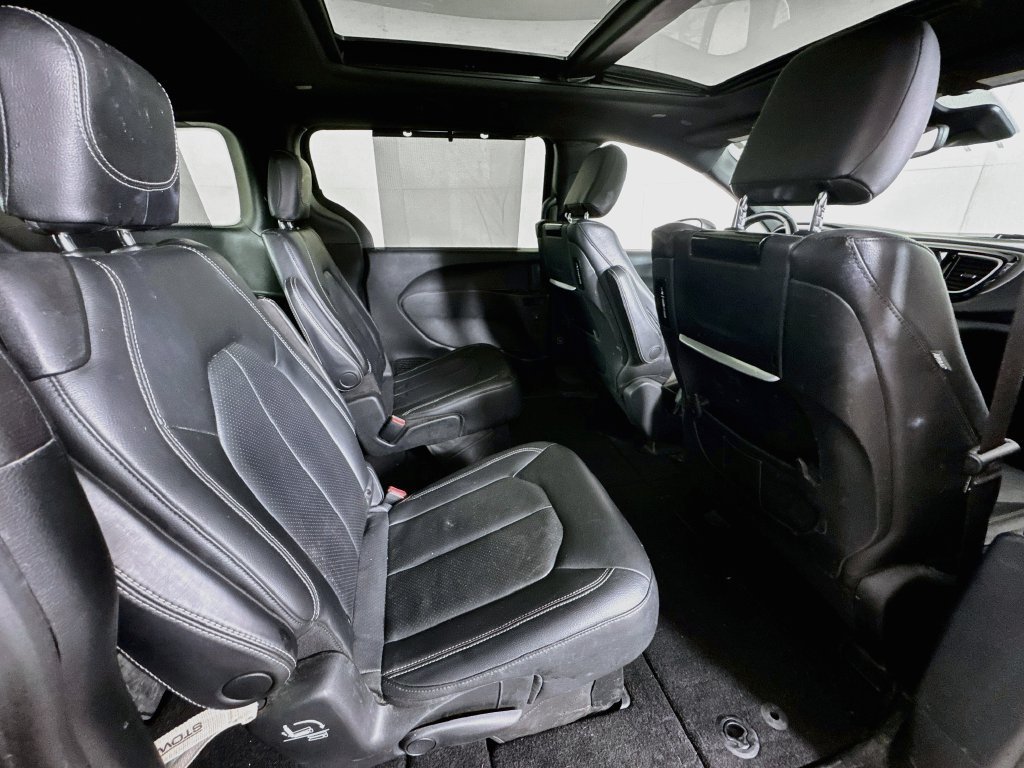 Used 2020 Chrysler Pacifica Touring-L Plus w/ Advanced Safetytec Group FWD image 27
