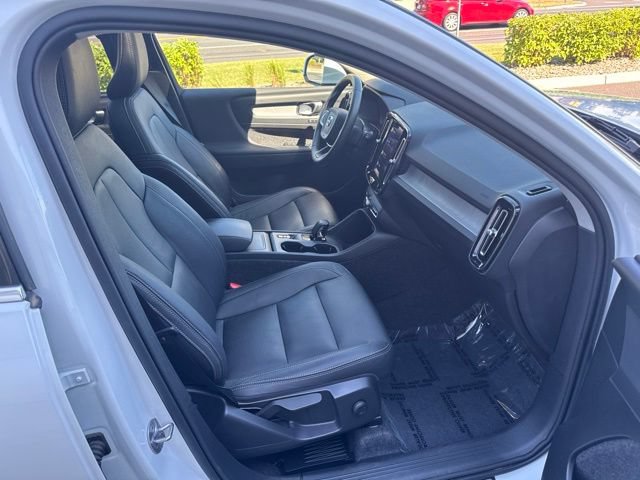 Used 2025 Volvo XC40 B5 Core AWD/4WD image 15