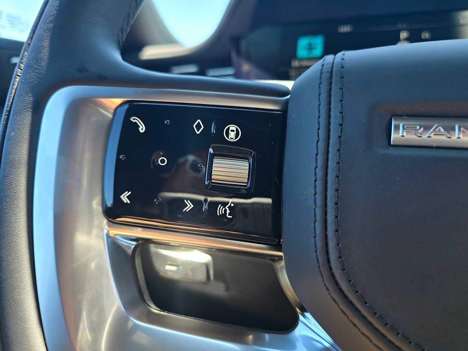 New 2025 Land Rover Range Rover SE image 33