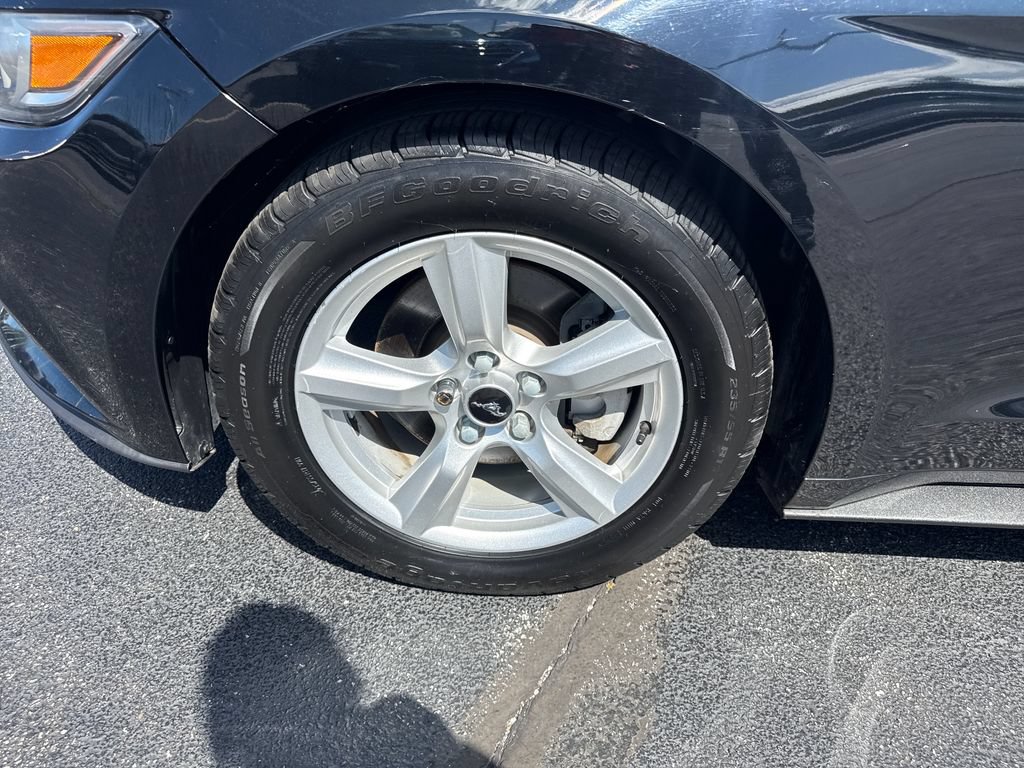 Used 2016 Ford Mustang Convertible RWD image 13