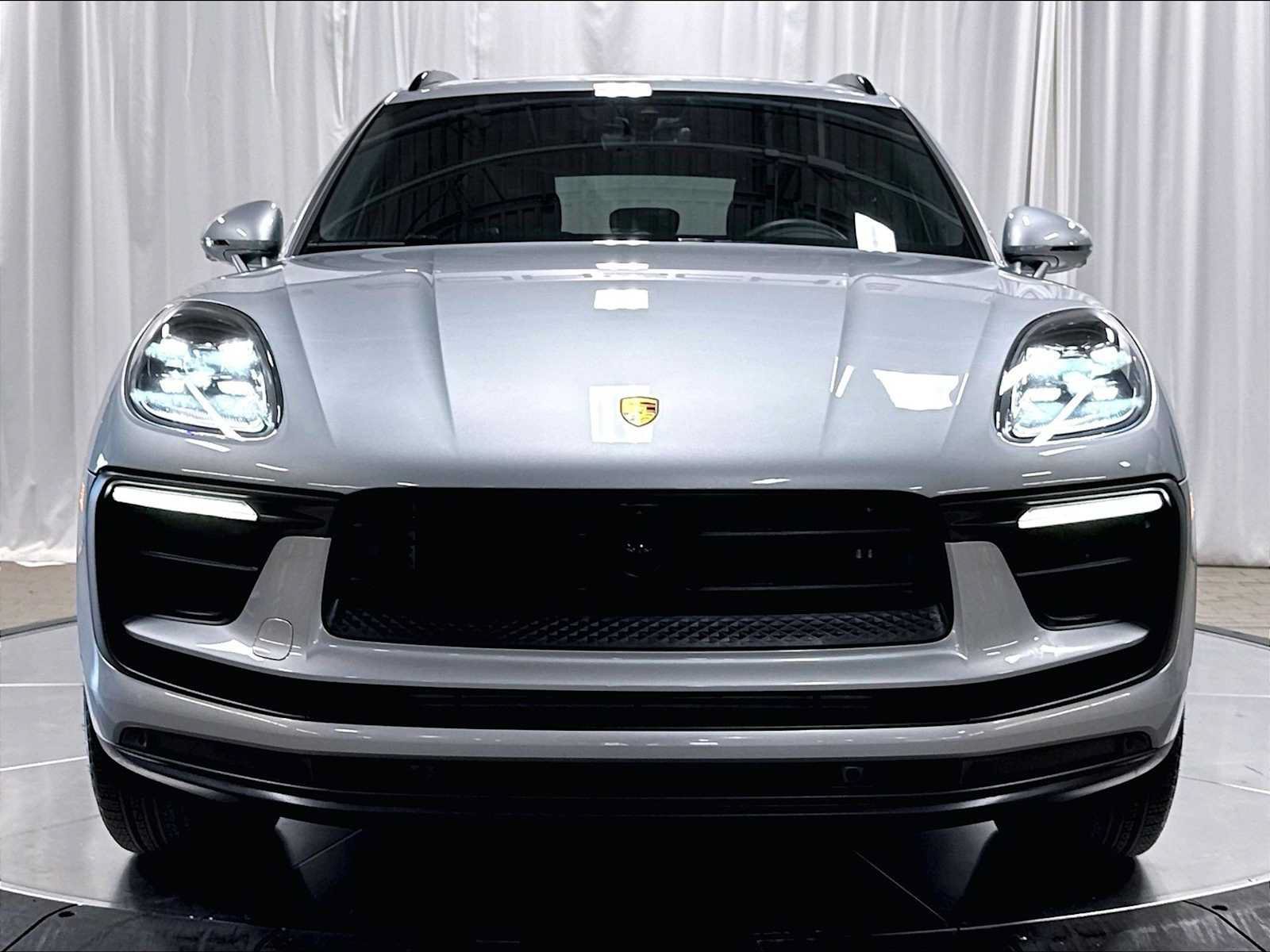 Used 2026 Porsche Macan AWD/4WD image 12