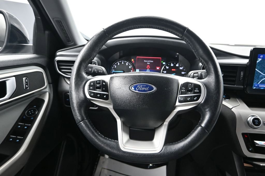 Used 2023 Ford Explorer XLT w/ Equipment Group 202A AWD/4WD image 34